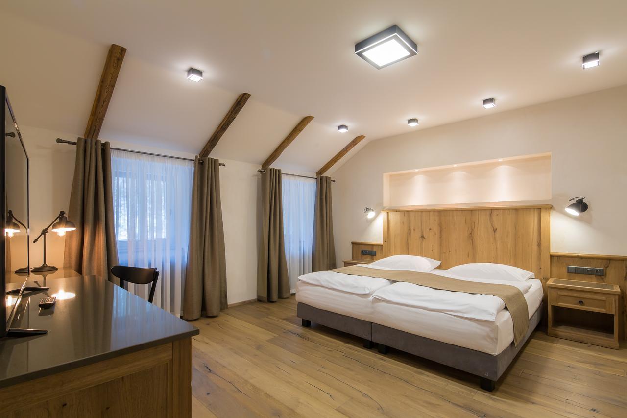 Hotel Male Versailles Κάρλοβι Βάρι Εξωτερικό φωτογραφία